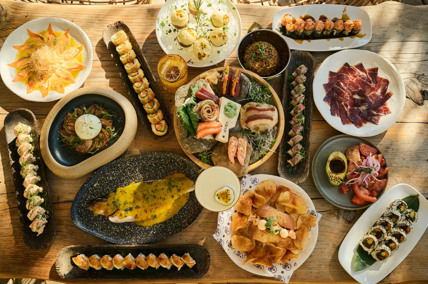 Mesa de sushi y picoteo Nikkei para evento en Ibiza