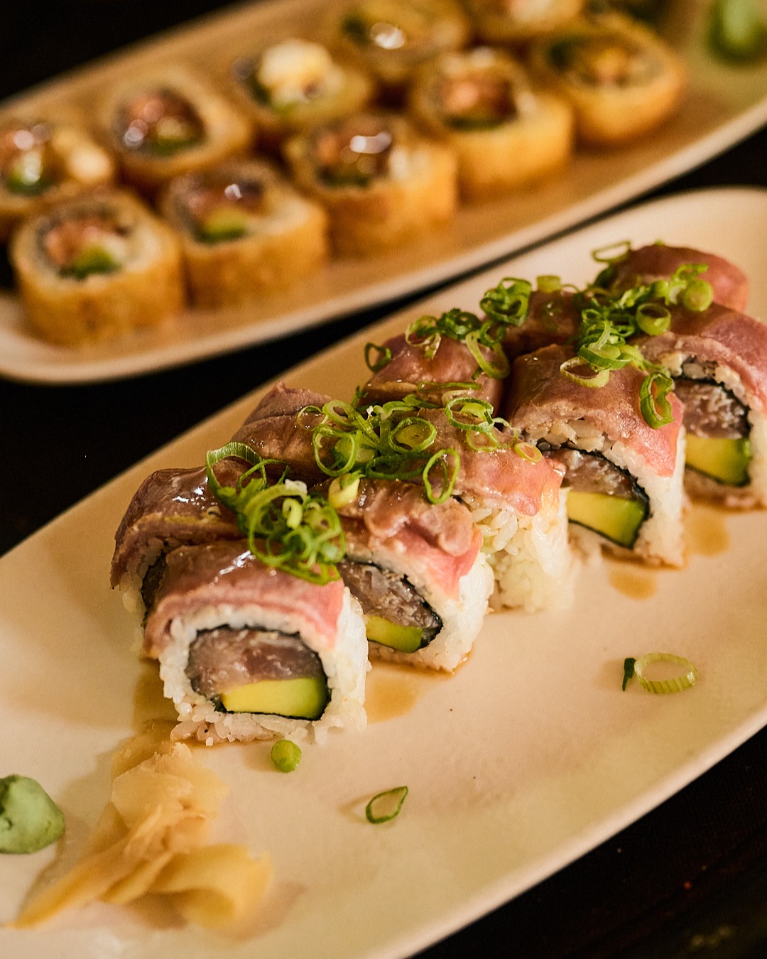 Rolls de atún Nikkei — cocina mediterránea-peruana en Tigre Morado Ibiza